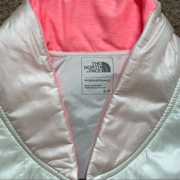 The North Face NWOT Peach Puffer Vest - Picture 3 of 10